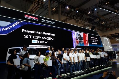 20 Konsumen Pertama Terima Honda Step WGN e:HEV 