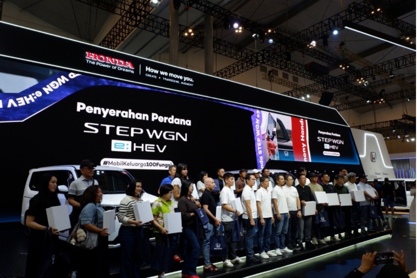 20 Konsumen Pertama Terima Honda Step WGN e:HEV 