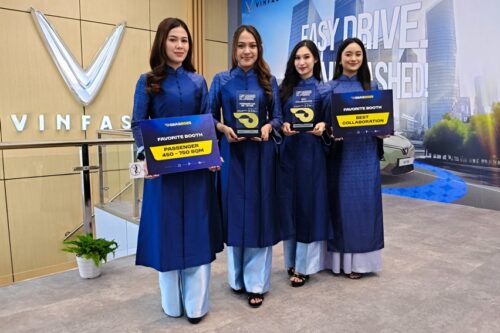 Tampil Unik di GIIAS 2025, VinFast Boyong Dua Penghargaan