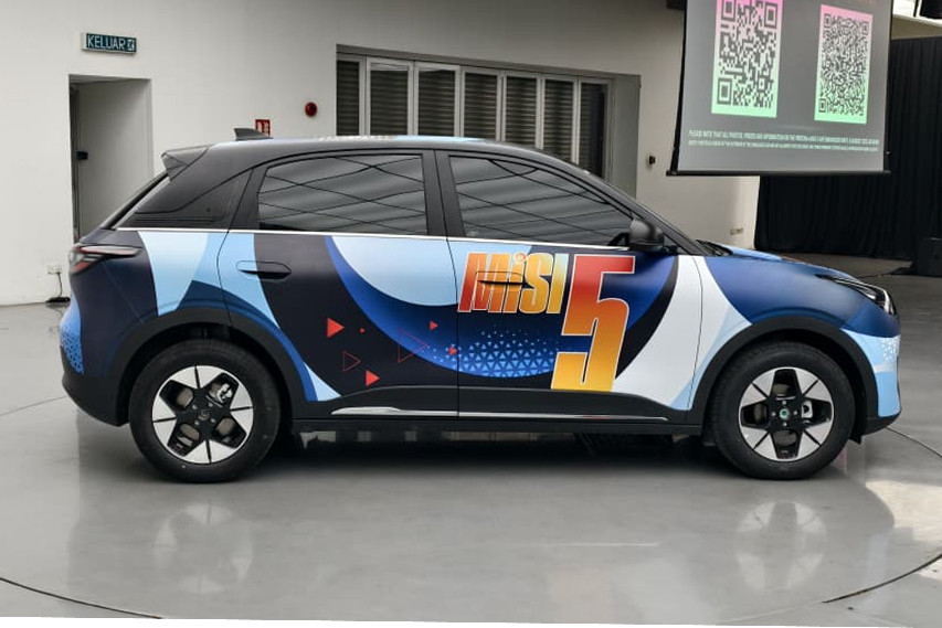 Proton emas5 side profile view