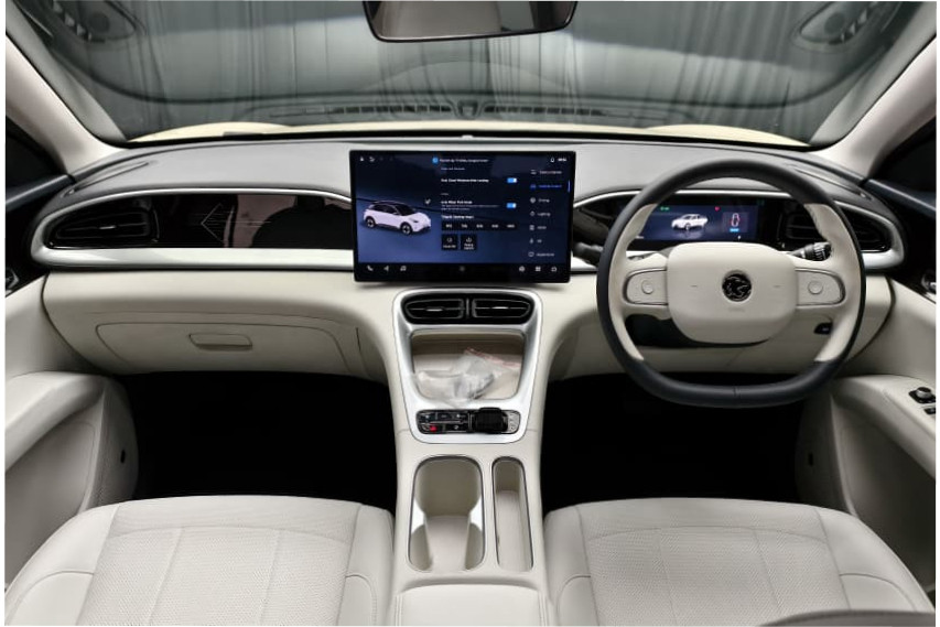 Proton emas 5 interior view