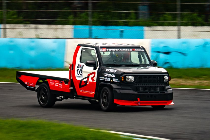 Tamaraw race vehicle