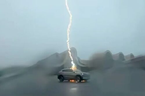 BYD Song Plus EV Tersambar Petir Tiga Kali, Tetap Utuh dan Aman