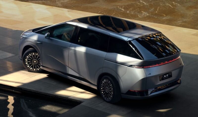 Xpeng X9 2025