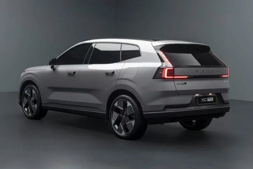 Volvo XC70 rear view
