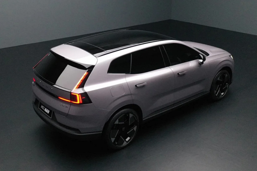 Volvo XC70 rear view