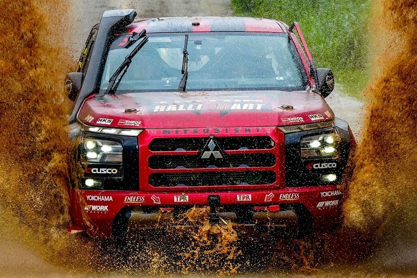 Mitsubishi Triton AXCR 2025