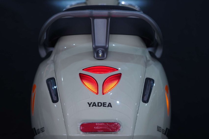Yadea RS20 e-scooter rear