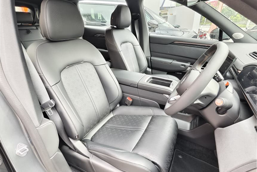 Zeekr 7x front seats view Malaysia