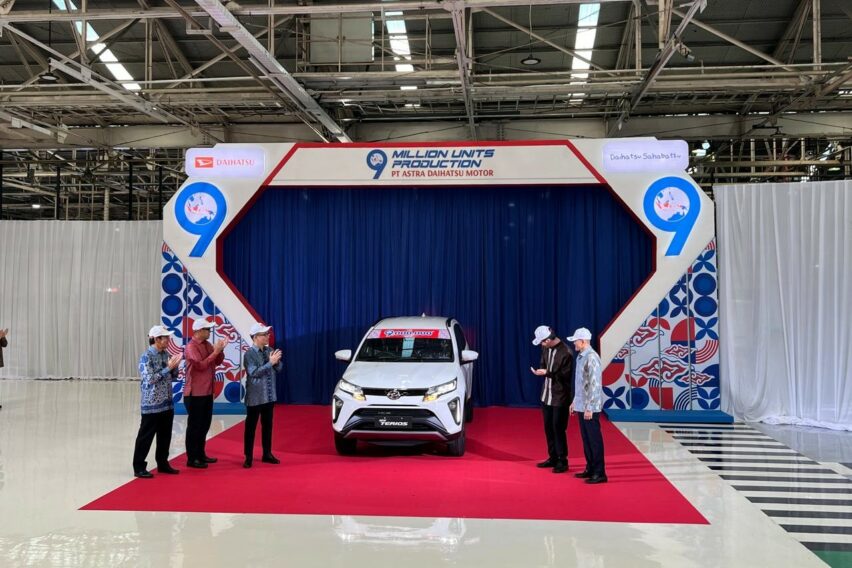 Terios Jadi Model Perayaan Produksi ke-9 Juta Unit Daihatsu di Indonesia