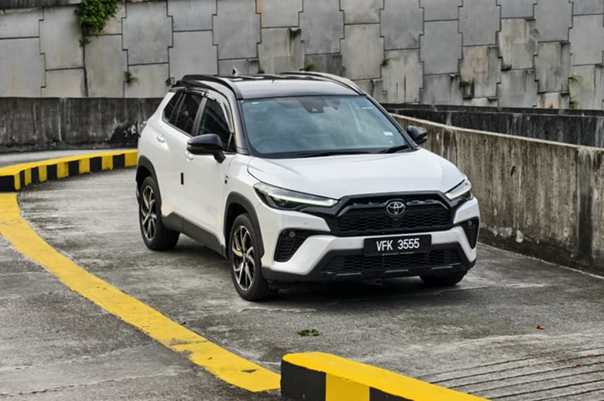 Toyota Corolla Cross GR-S front view