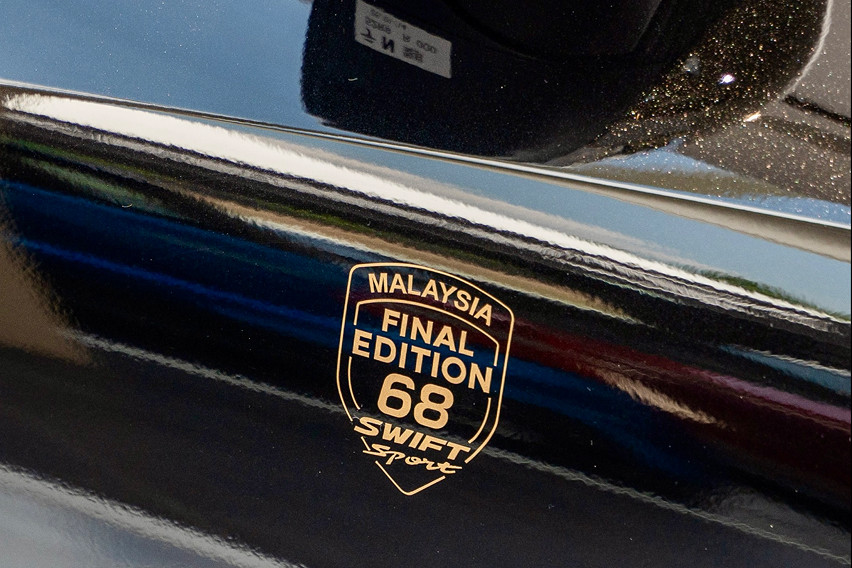 Suzuki Swift Sport Final Edition 68 emblem