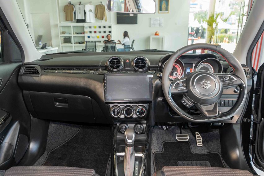 Suzuki Swift Sport Final Edition cabin