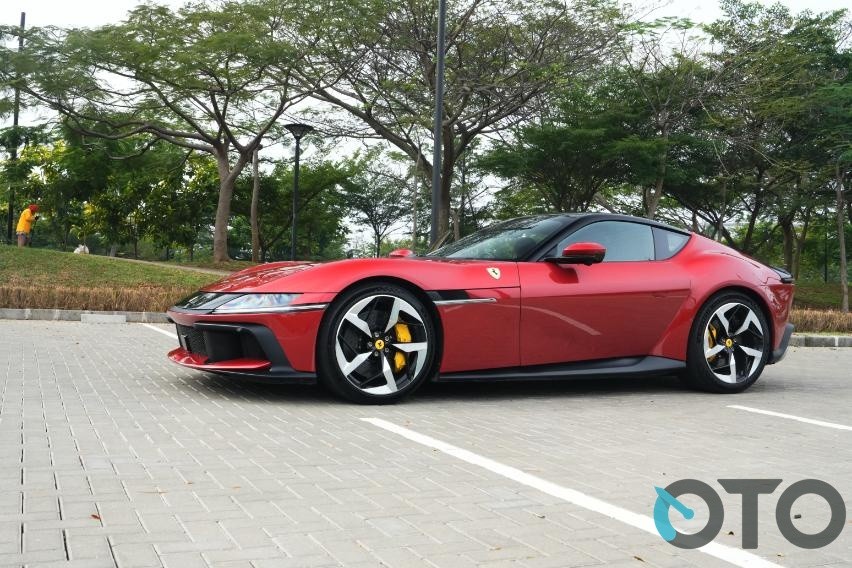 desain Ferrari 12Cilindri