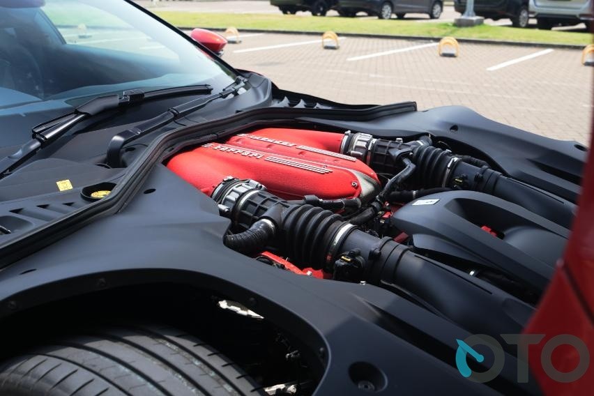 mesin Ferrari 12Cilindri