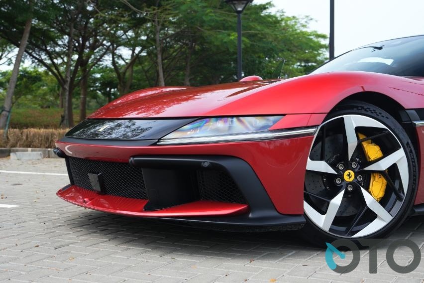 desain muka Ferrari 12Cilindri