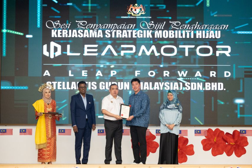 Leapmotor hands over C10 EVs to Ministry of Transport; supporting EV adoption
