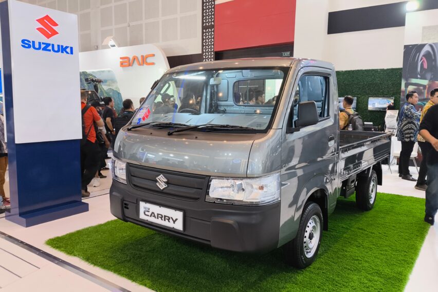 GIIAS Surabaya 2025: Suzuki Luncurkan New Carry dengan Warna Baru Prime Graphite Grey