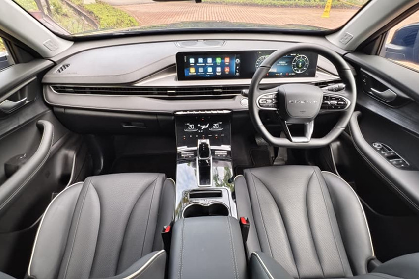 Chery Tiggo Cross dashboard view interior