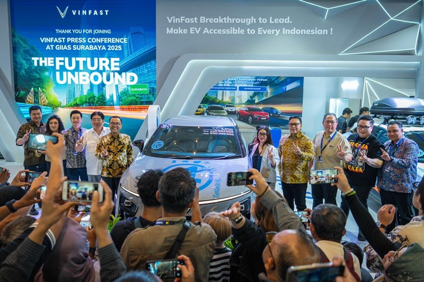 VinFast VF 7 Ramaikan GIIAS Surabaya 2025, Hadir dengan Harga Spesial Early Bird