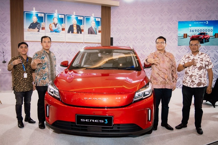 DFSK dan Seres Pamerkan Lini Mobil Listrik di GIIAS Surabaya 2025