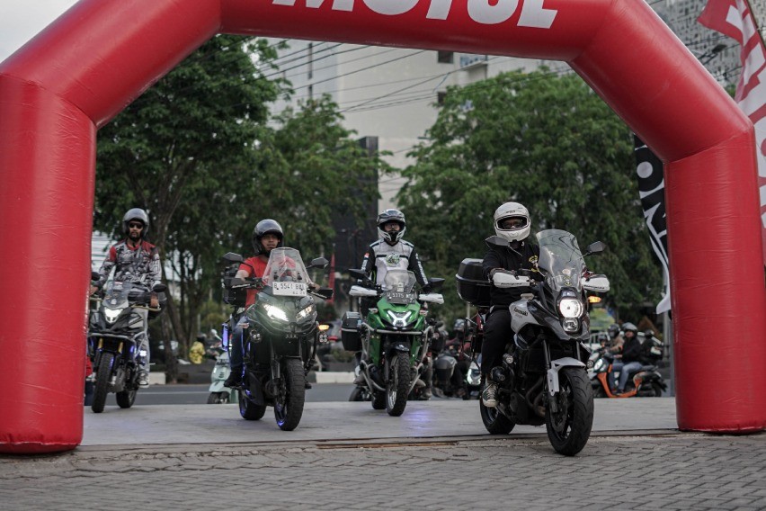 Pelumas Motul dan Ipone Rangkul Komunitas Motor Banjarmasin dengan Moride