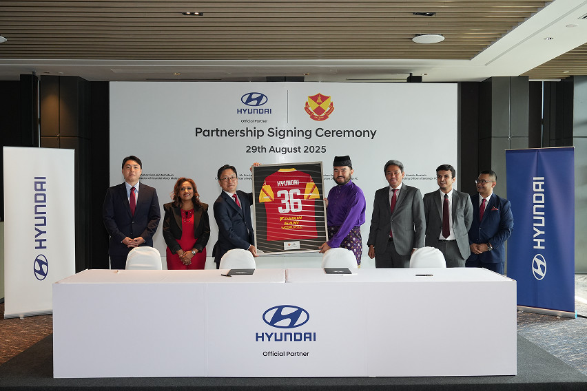 Hyundai Motor Malaysia signs MoU with Selangor FC; hands over Staria MPV