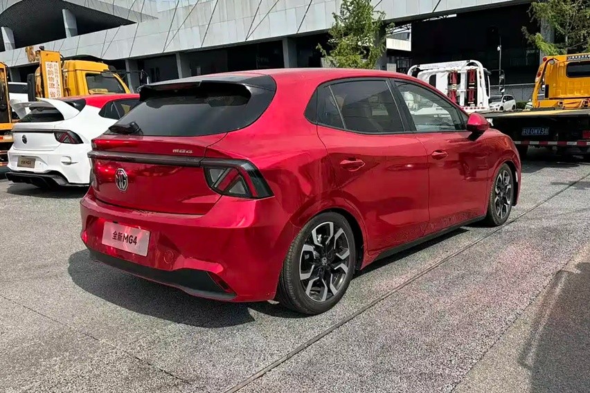 Eksterior MG 4 EV terbaru