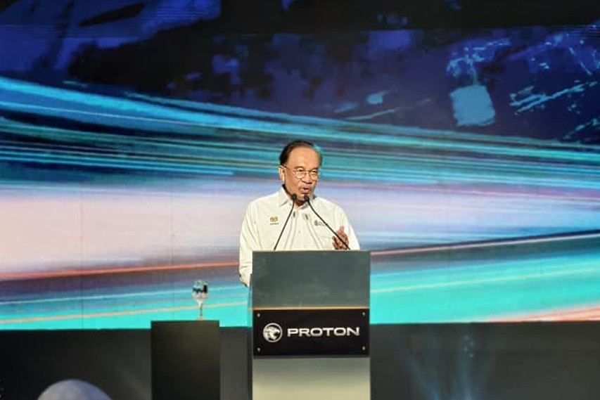 Malaysian Prime Minister Anwar Ibrahim opening teh country's first ev plant