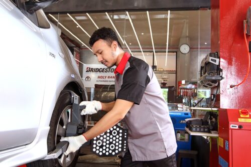 Demi Perjalanan Aman dan Nyaman, Ikuti Tips Cek Ban ala Bridgestone Ini!