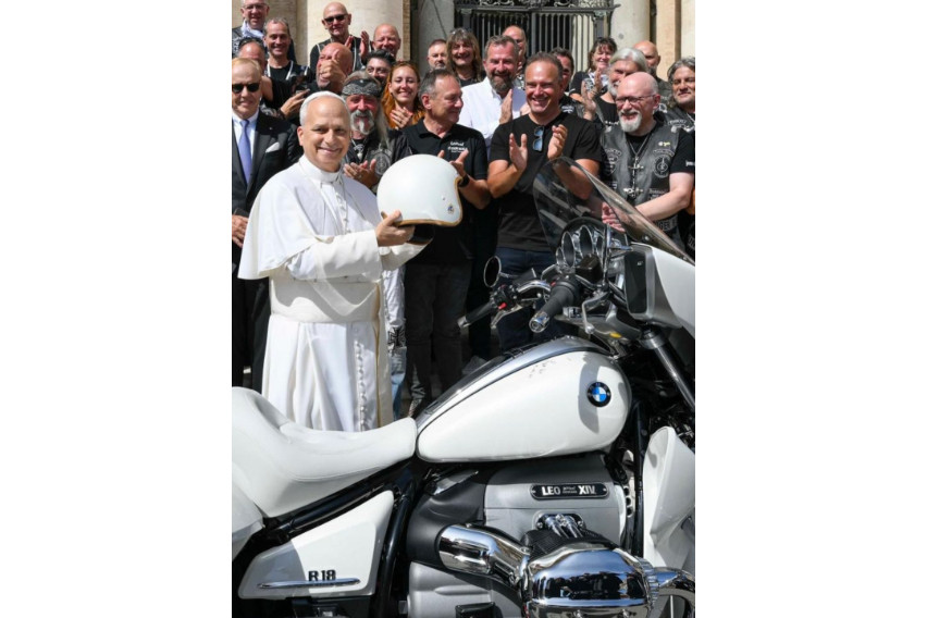 Pope Leo BMW R18