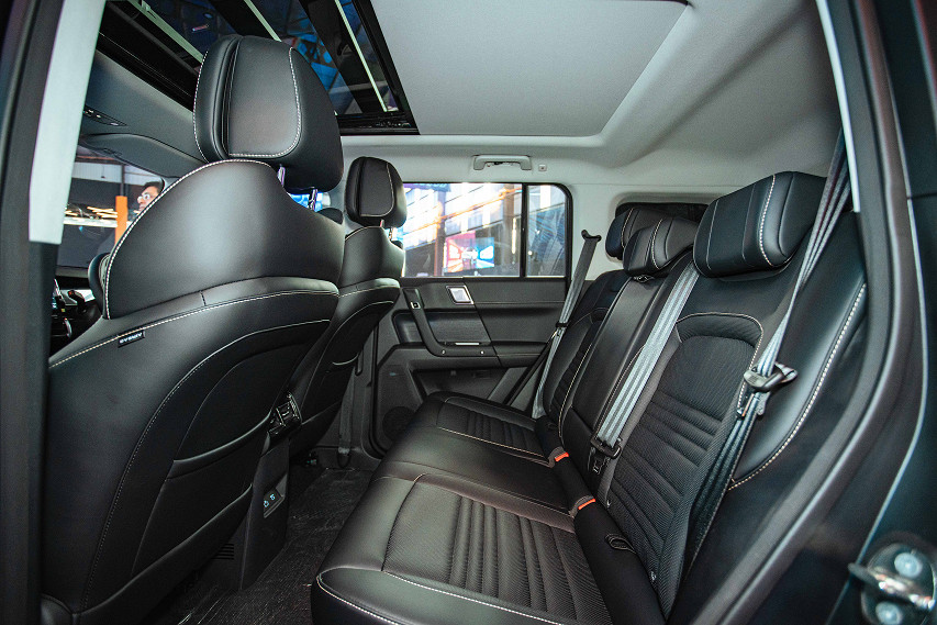 icaur 03 rear seats view