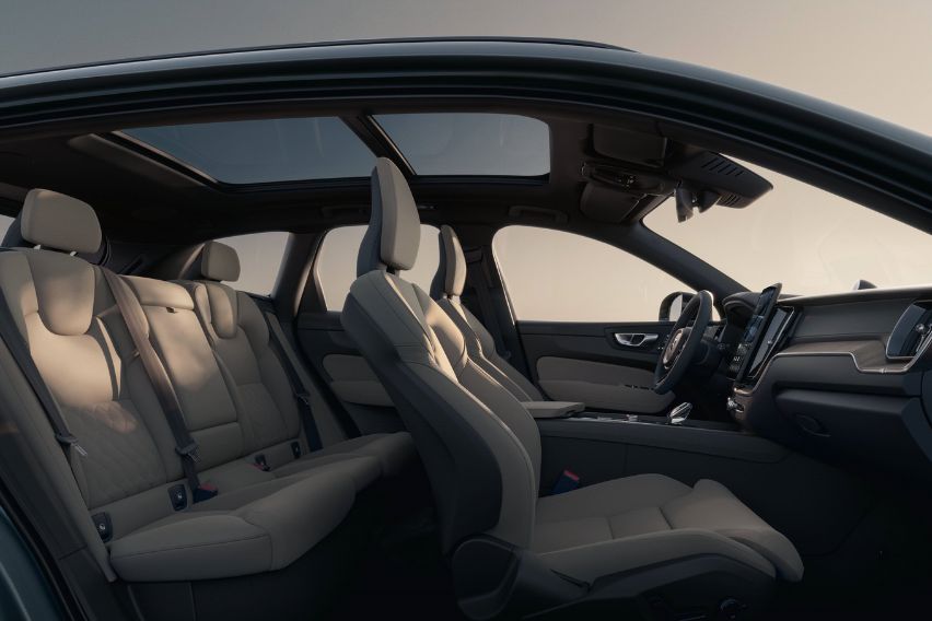 2025 Volvo XC60 seats