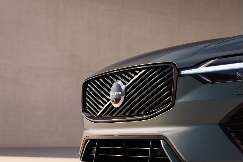 2025 Volvo XC60 front grille
