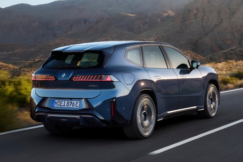 BMW iX3 2026 desain belakang