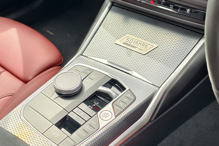 BMW M340i 50 jahre badge view