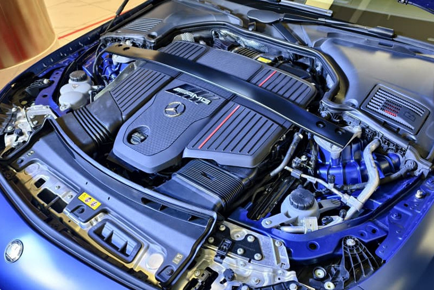 Mercedes-AMG CLE 53 4MATIC+ Coupé engine view