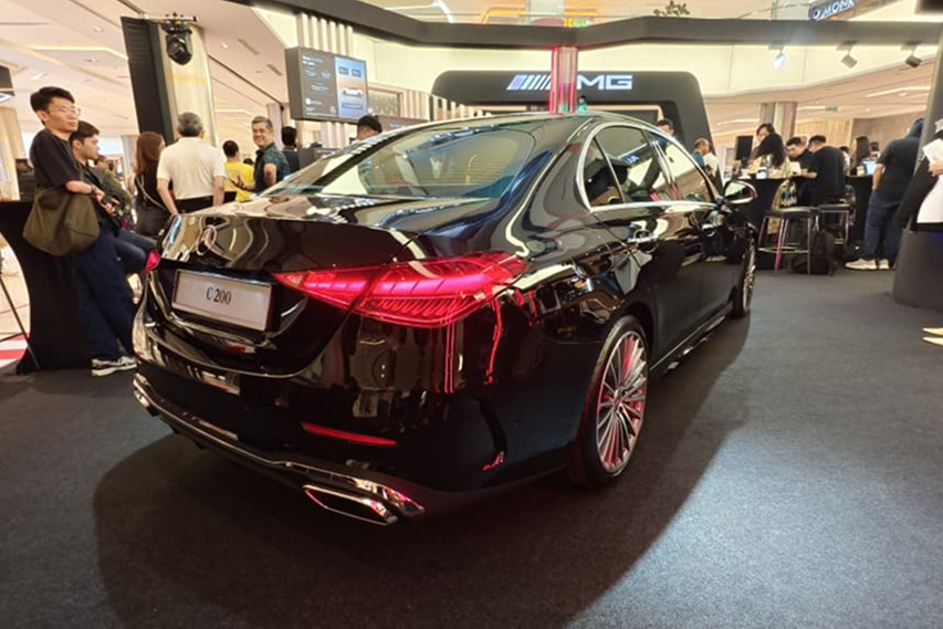 Mercedes-Benz C 200 AMG Line rear view
