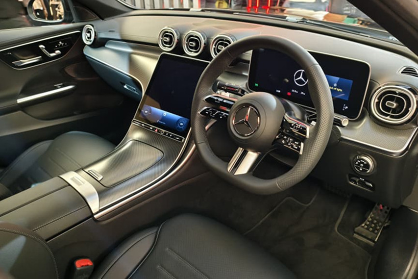 Mercedes-Benz C 200 AMG Line interior view