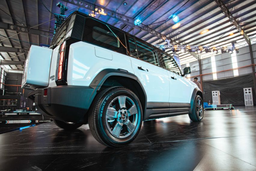 iCAUR 03 side profile