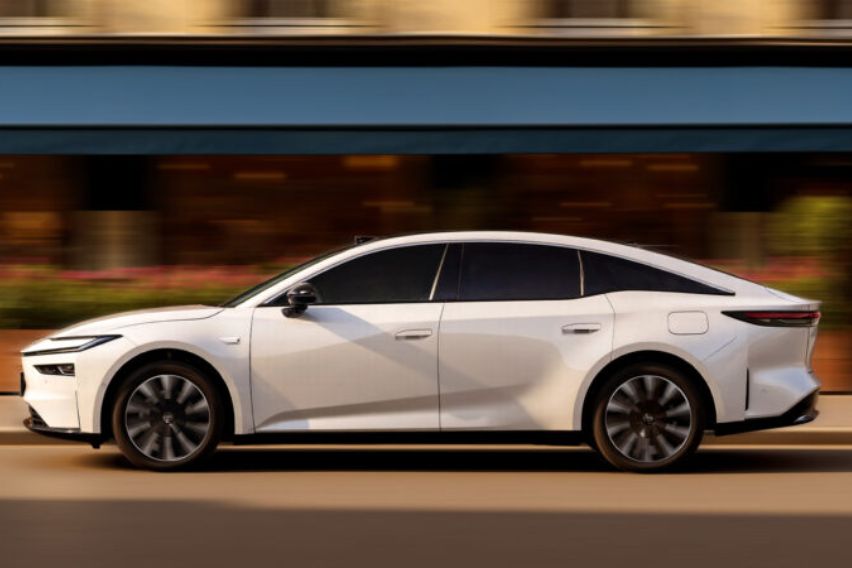 Toyota bZ7 side