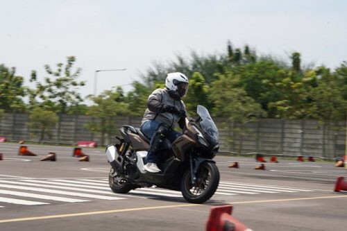 First Ride Honda ADV160 RoadSync 2025: Tambahan Fitur yang Lebih Nyaman First Ride Honda ADV160 RoadSync 2025: Tambahan Fitur yang Lebih Nyaman