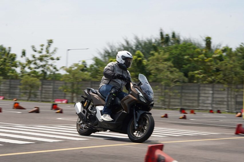 First Ride Honda ADV160 RoadSync 2025: Tambahan Fitur yang Lebih Nyaman