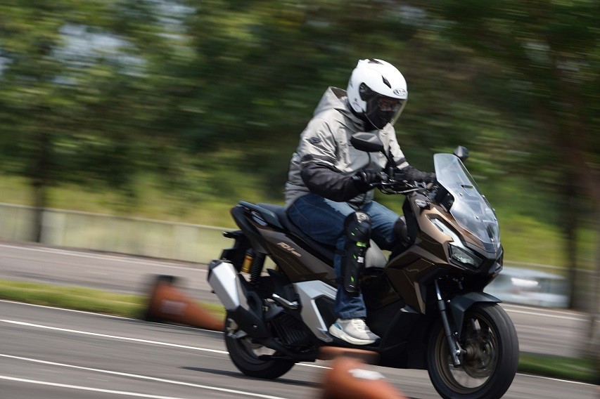 Test ride Honda ADV160 Roadsync
