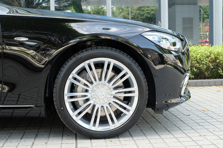 Mercedes-Benz S580e new 20" wheels view