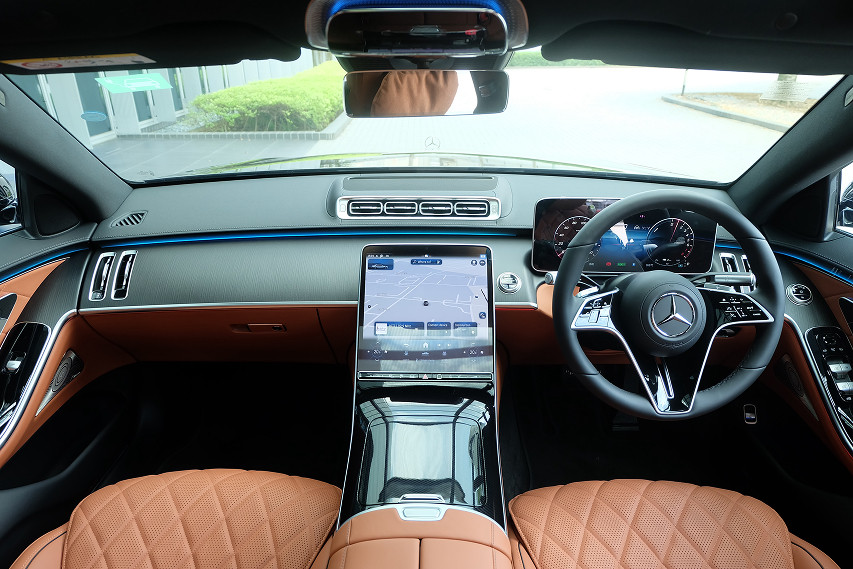Mercedes-Benz S580e interior front view