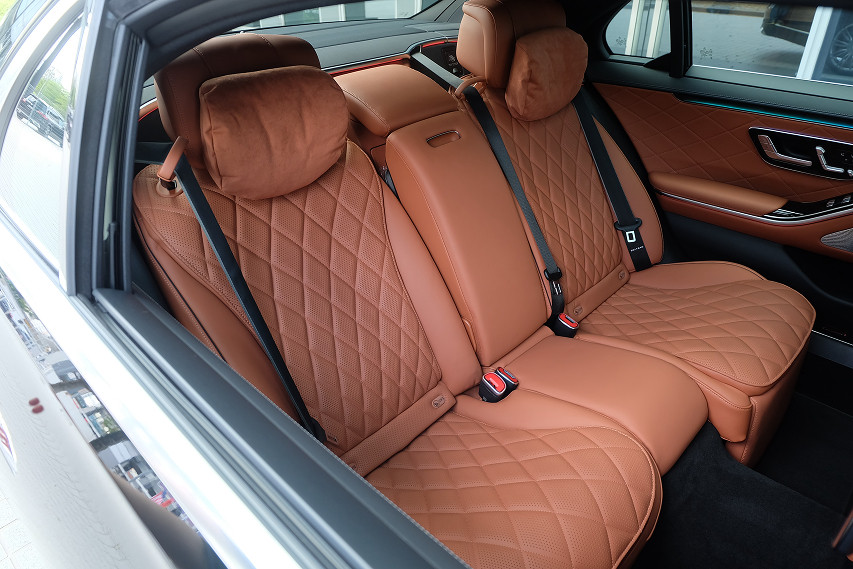 Mercedes-Benz S580e rear seats