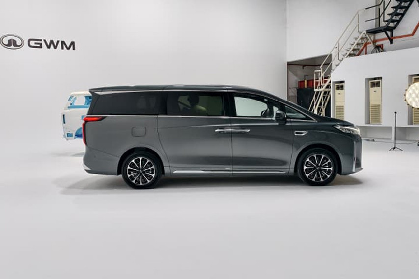 GWM Wey G9 side profile view