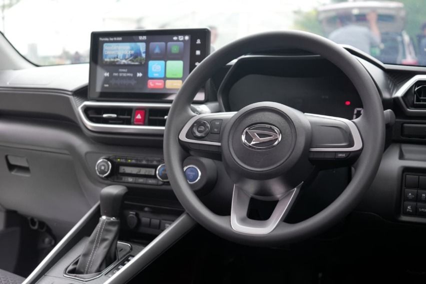 interior Daihatsu Rocky e-Smart Hybrid