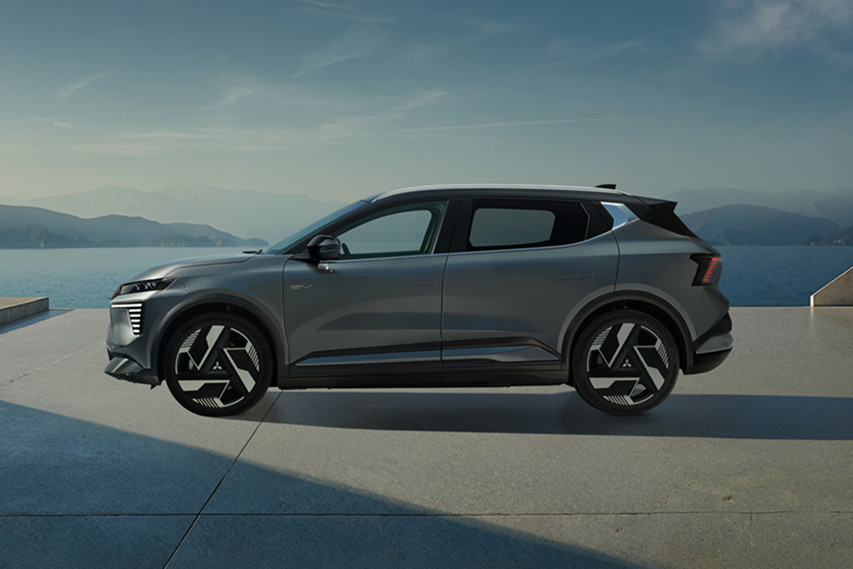 Mitsubishi Eclipse Cross side profile view